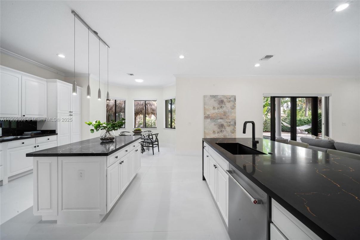 Dining room, Interior, Kitchen, Pendant Lights, Recessed Lighting