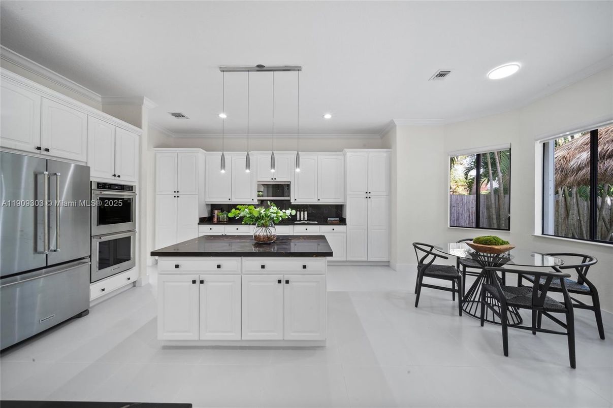 Dining room, Interior, Kitchen, Pendant Lights, Recessed Lighting, Stainless Steel Appliances