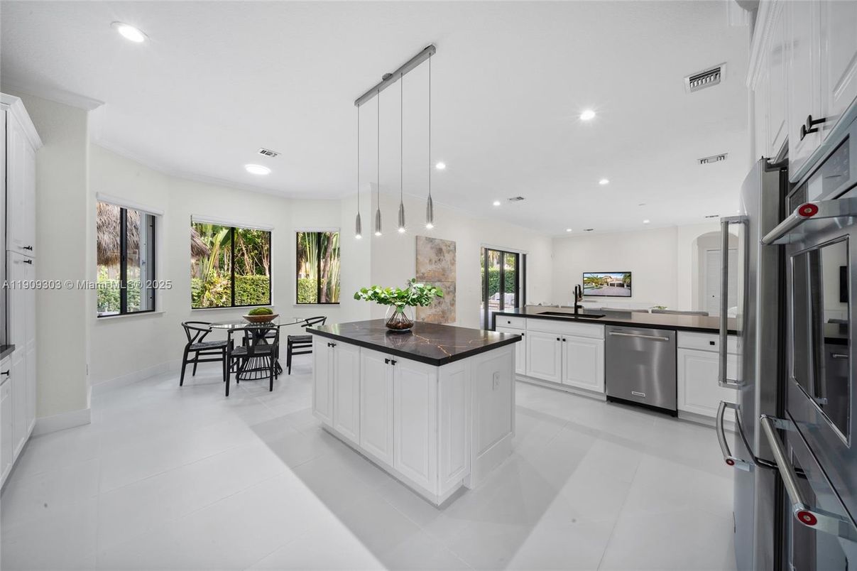 Dining room, Interior, Kitchen, Pendant Lights, Recessed Lighting, Stainless Steel Appliances
