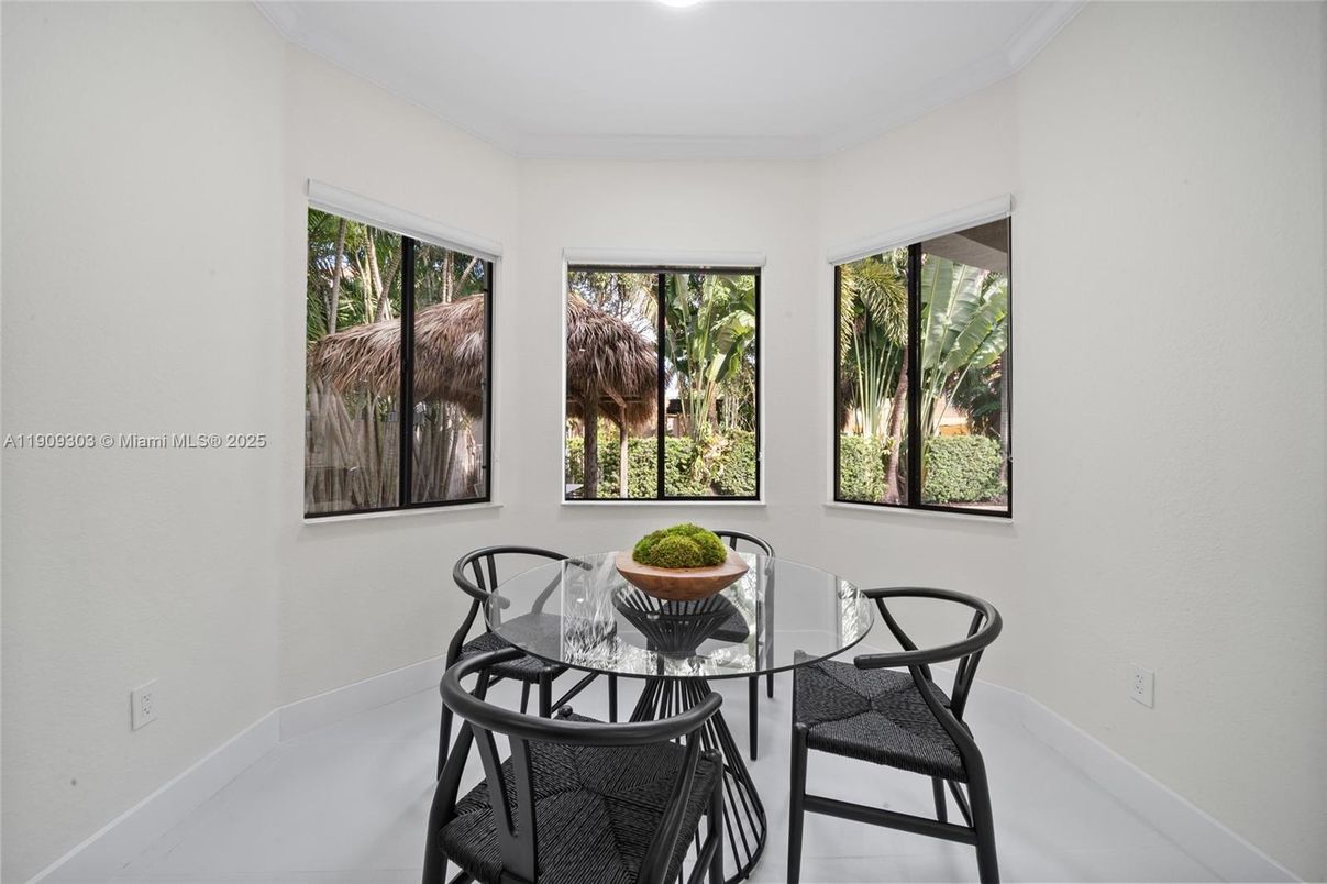 Dining room, Interior, Recessed Lighting