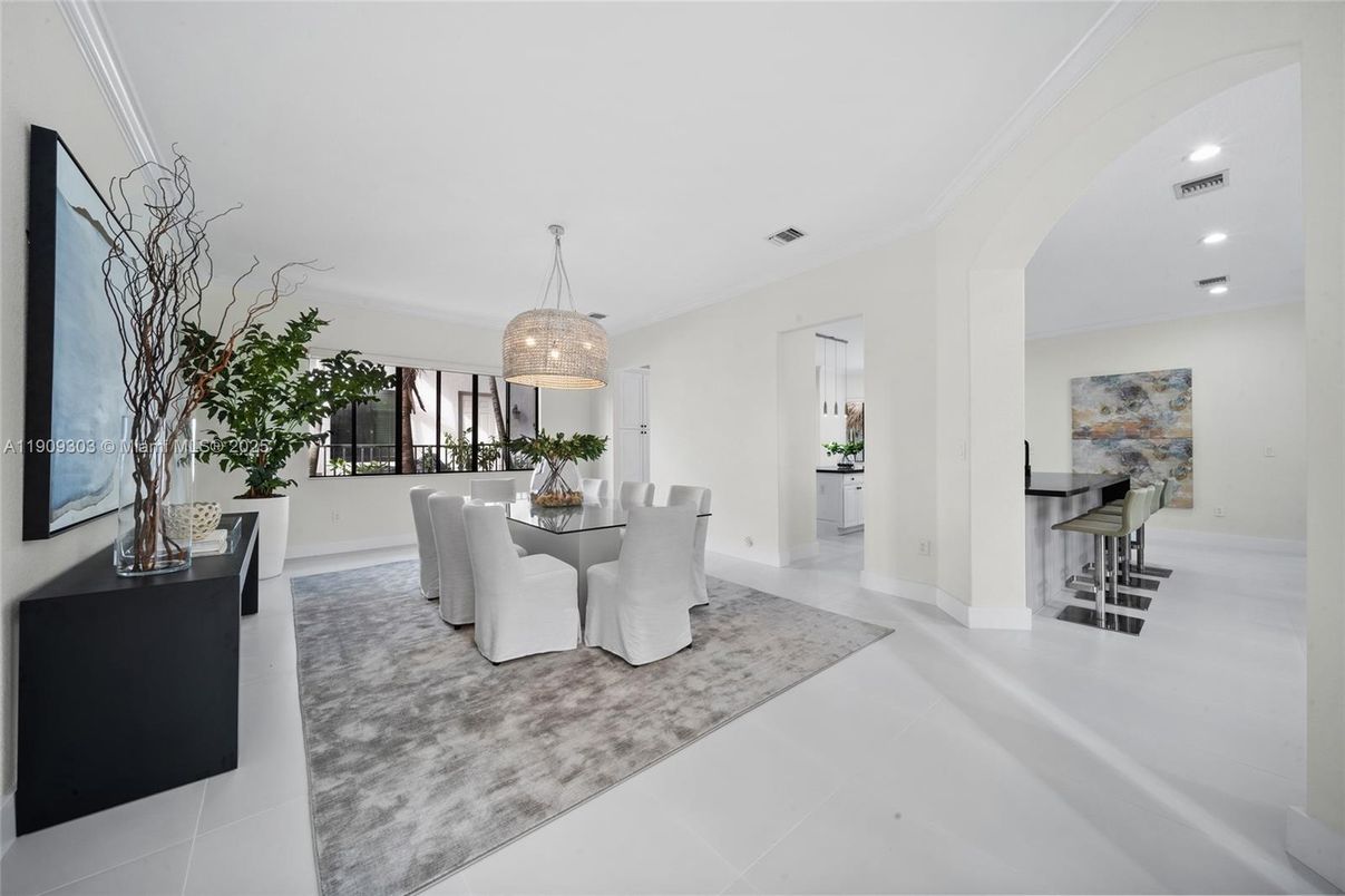 Dining room, Interior, Pendant Lights, Recessed Lighting