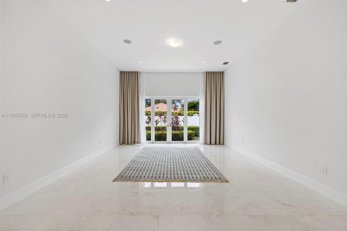 Empty room, Interior, Recessed Lighting
