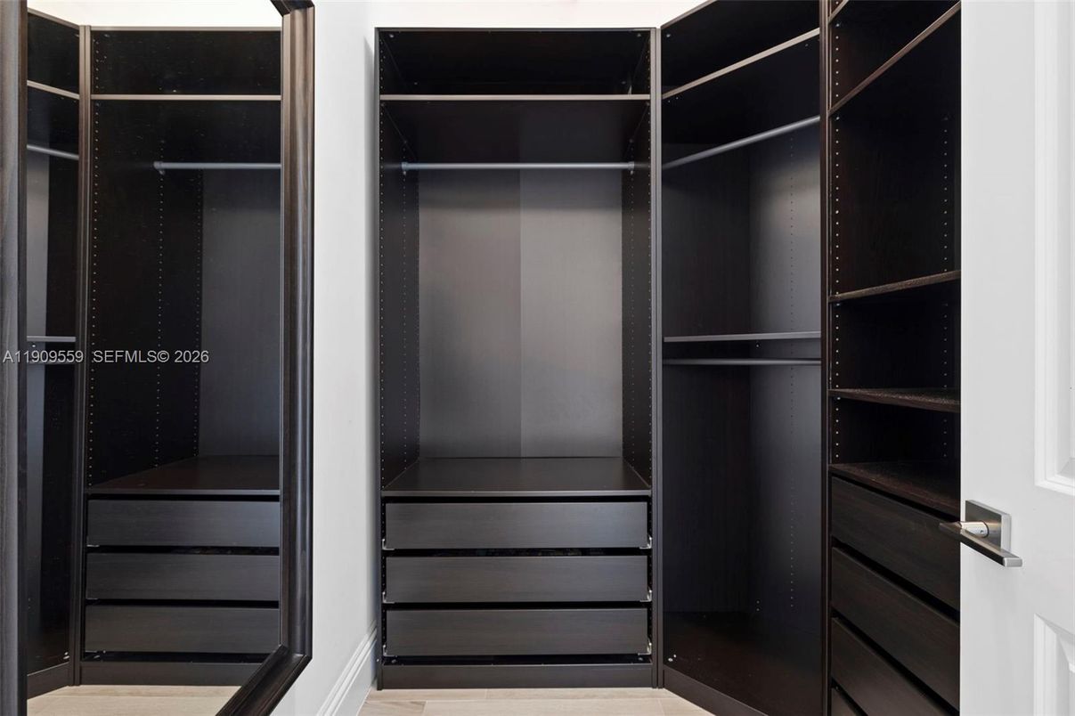 Interior, Walk-in Closets