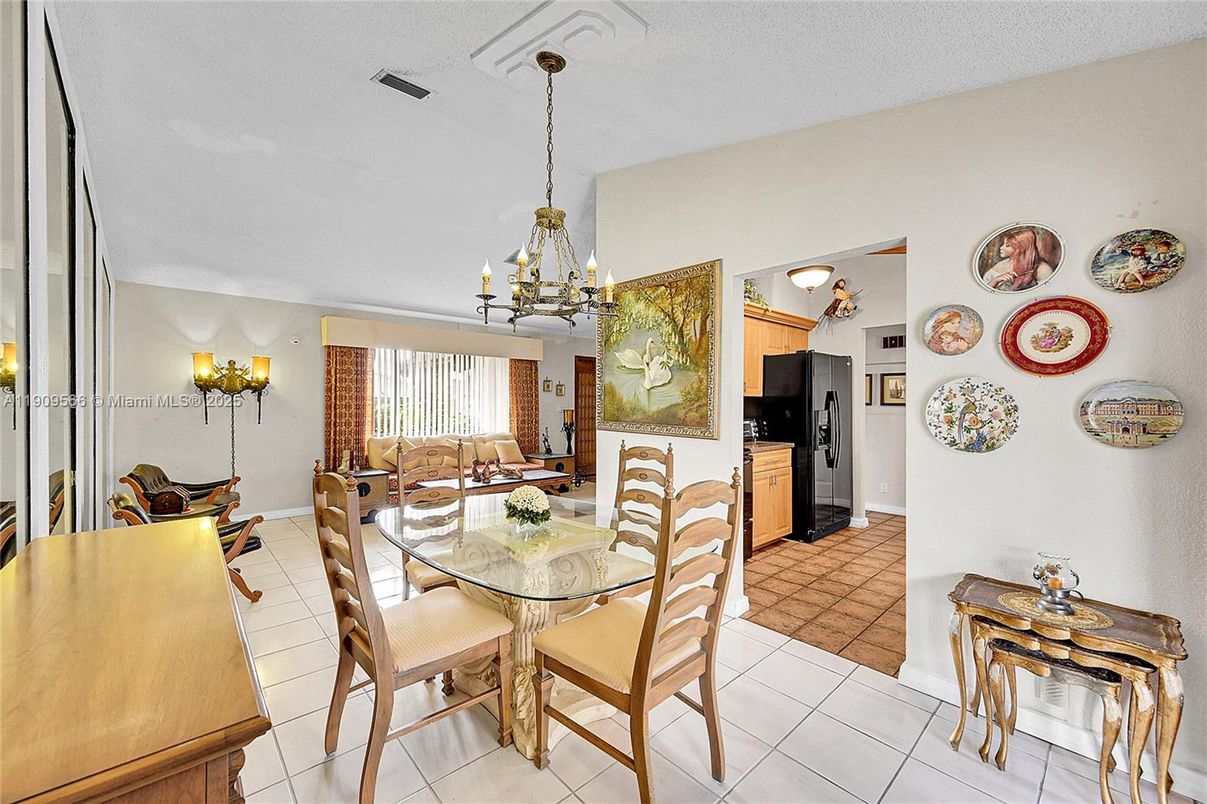 Chandelier, Dining room, Interior, Kitchen, Pendant Lights