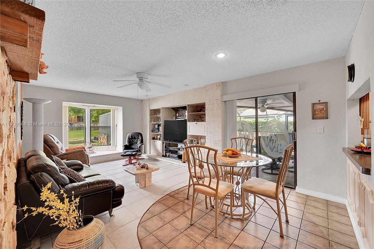 Dining room, Interior, Living room, Recessed Lighting