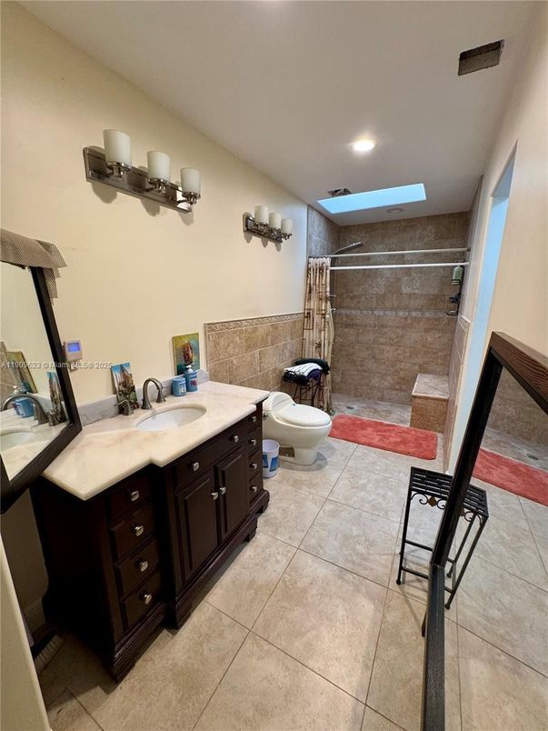 Bathroom, Interior, Recessed Lighting