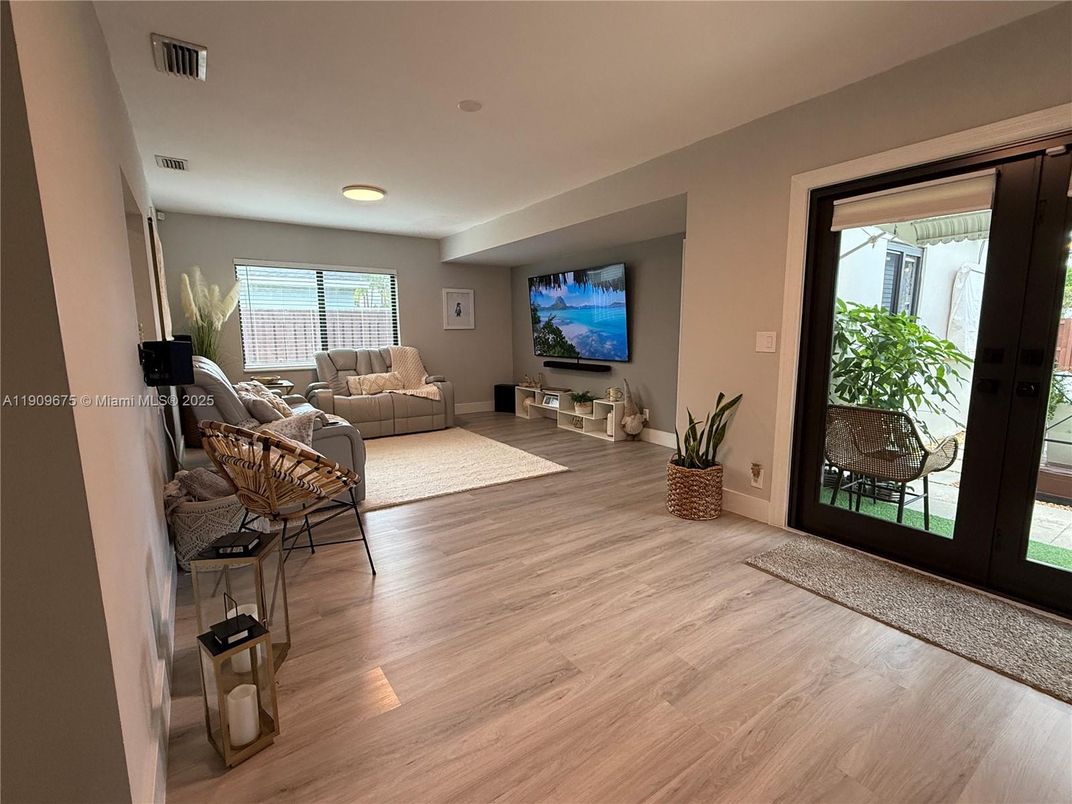 Interior, Living room, Recessed Lighting, Wood Texture Flooring