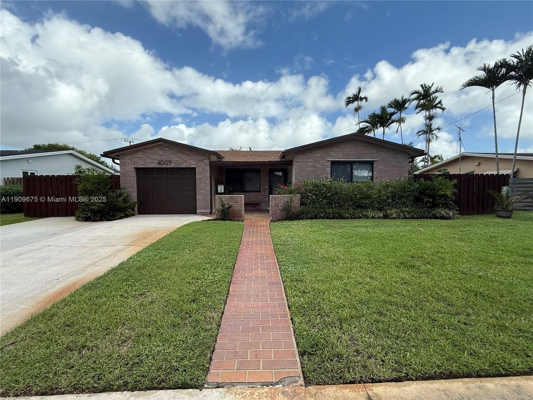 Attached, Exterior, Facade, Brick Facade, Ranch