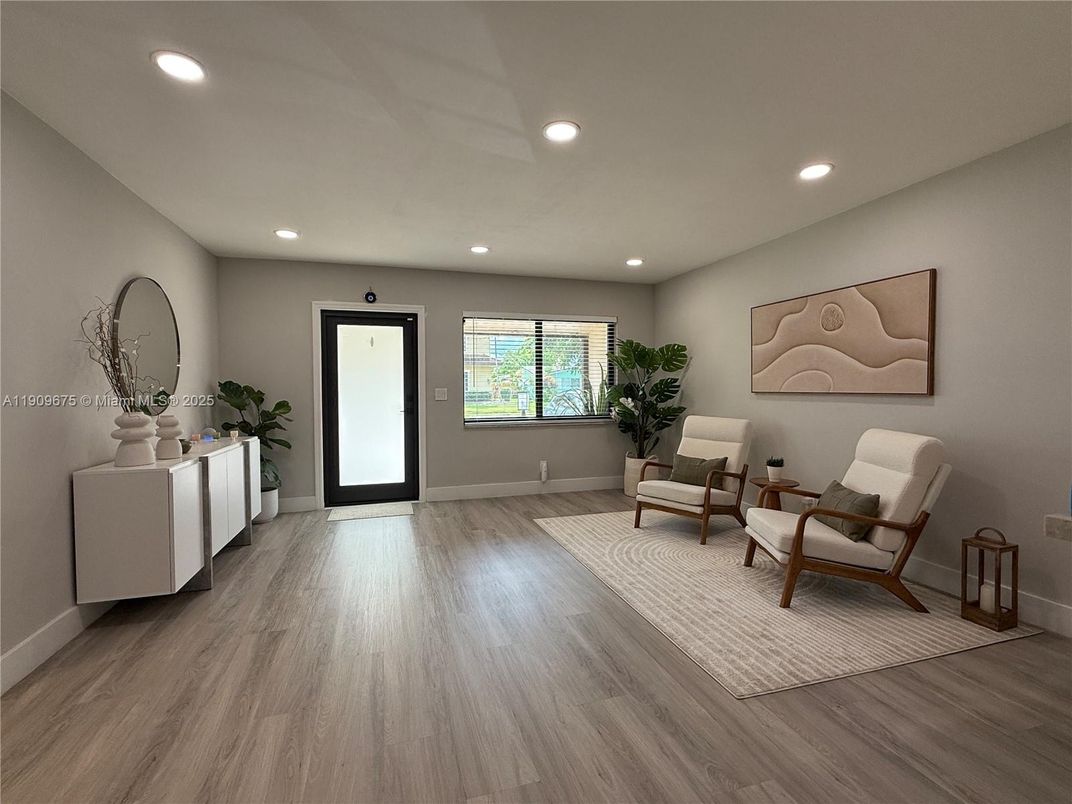 Interior, Recessed Lighting, Wood Texture Flooring