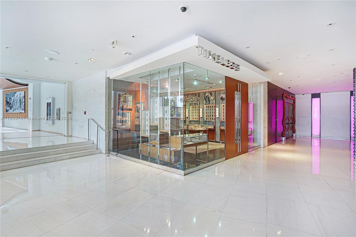 Interior, Recessed Lighting, Wine Storage