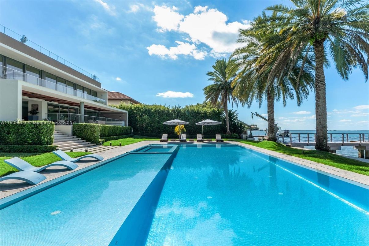 Exterior, Pool, Water