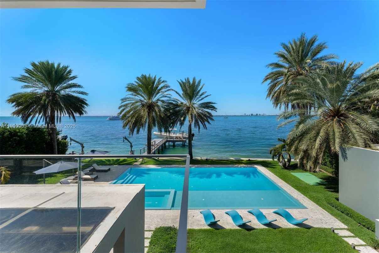 Exterior, Pool, Water