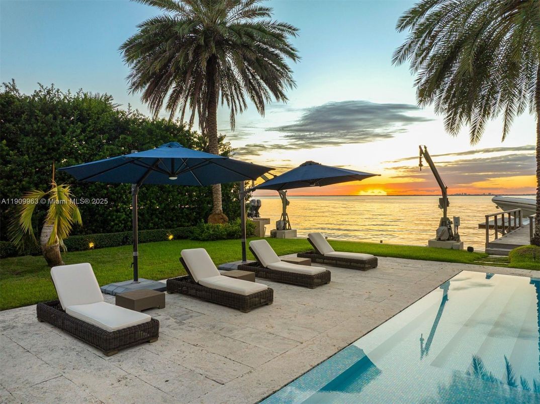 Exterior, Pool, Water