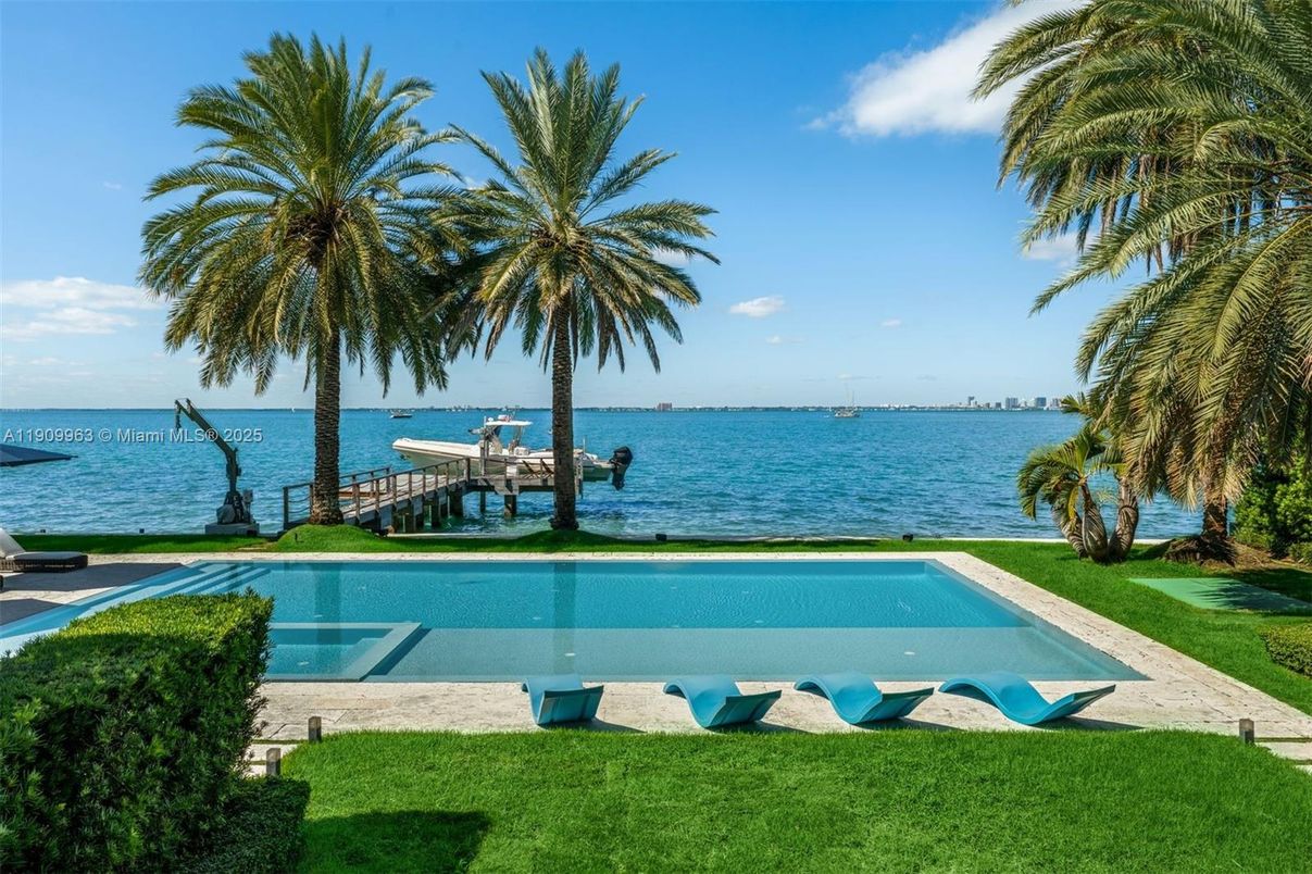 Exterior, Pool, Water