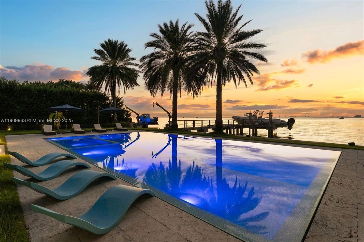 Exterior, Pool, Water