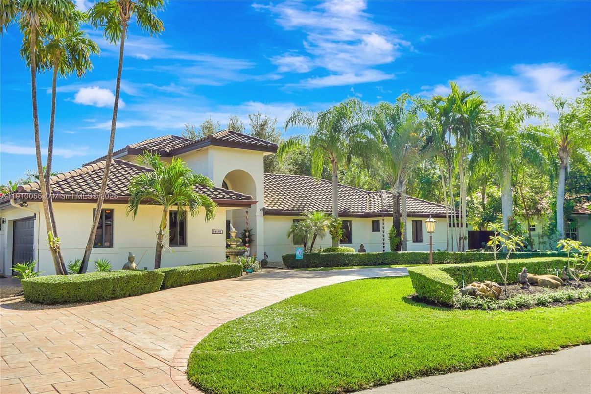 Backyard, Exterior, Facade, Mediterranean