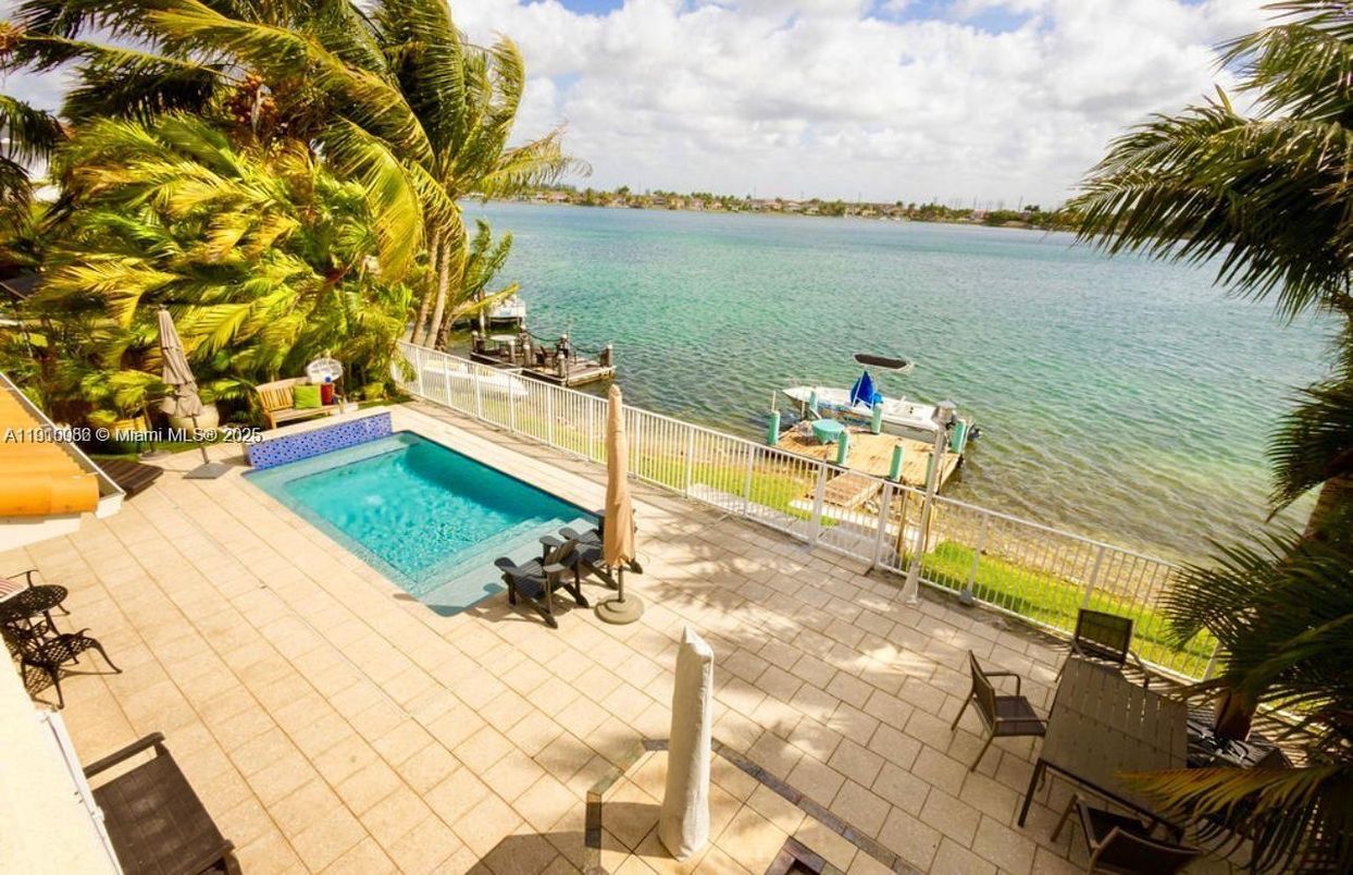 Exterior, Pool, Water