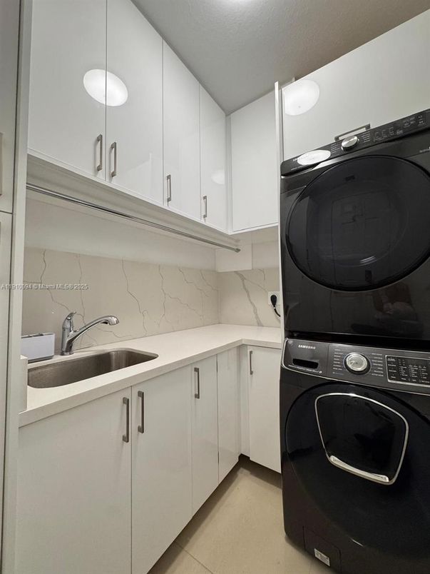 Interior, Marble Walls, Washer