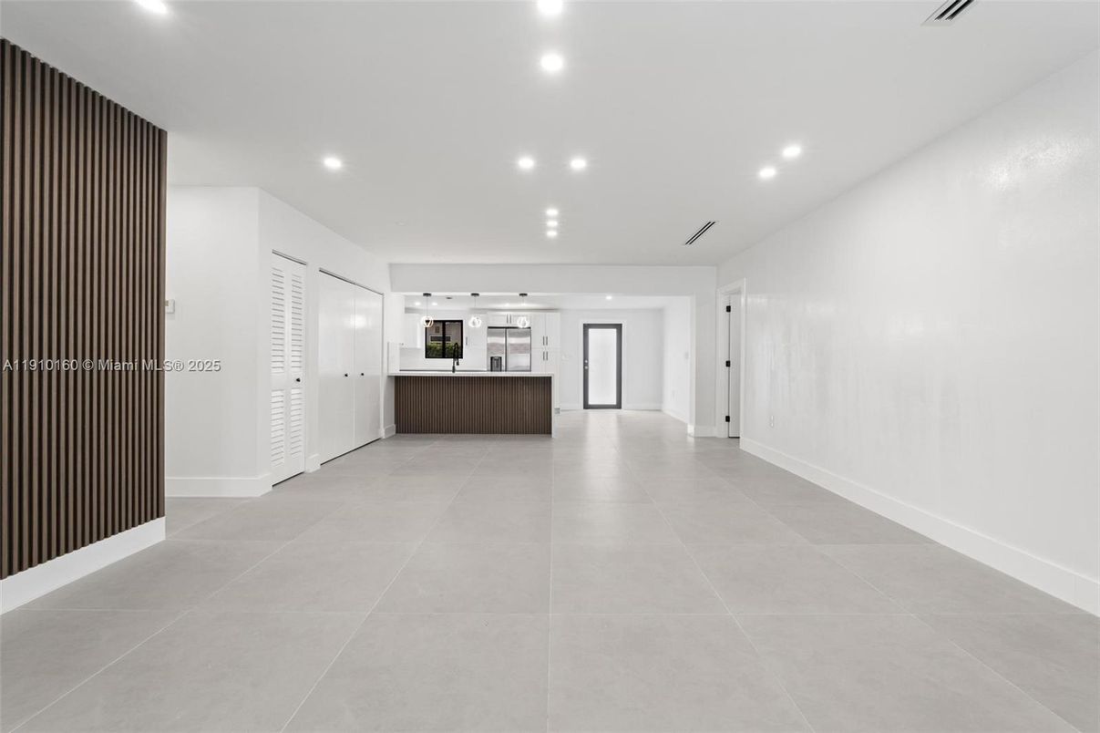 Empty room, Interior, Recessed Lighting