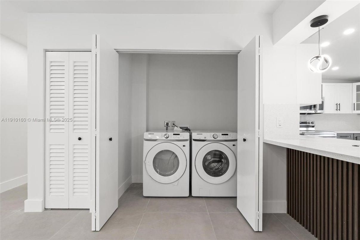 Interior, Pendant Lights, Recessed Lighting, Utility Closets, Washer