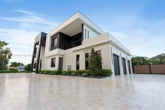 Attached, Exterior, Facade, Modern