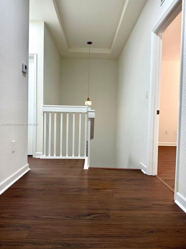 Interior, Pendant Lights, Wood Texture Flooring