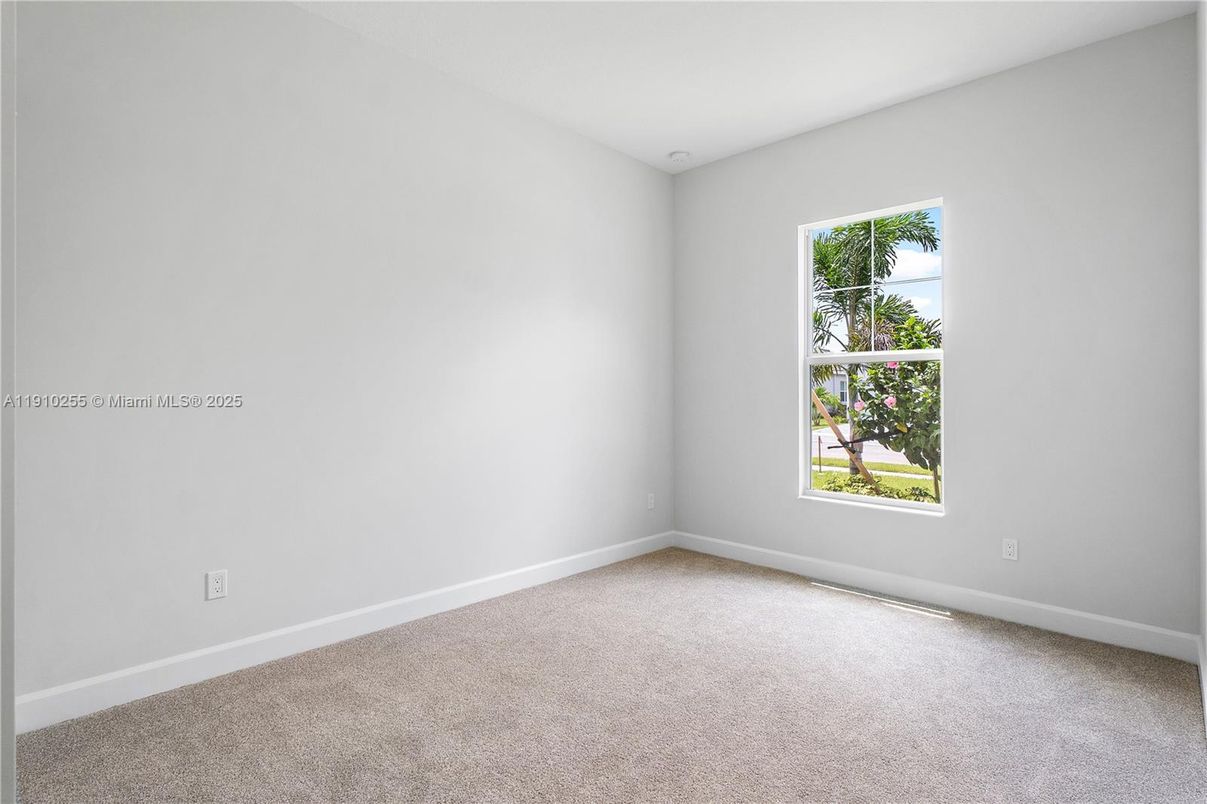 Empty room, Interior