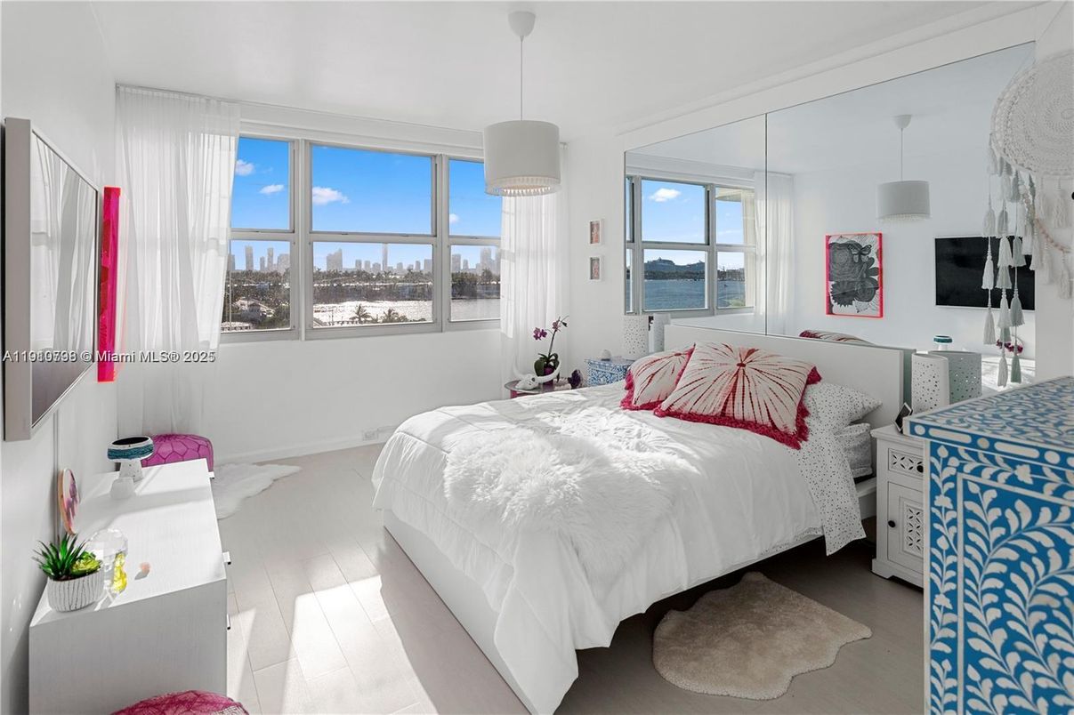 Bedroom, Interior, Pendant Lights, Water