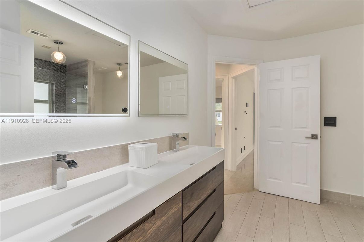 Bathroom, Dual Sink Vanities, Interior, Wood Texture Flooring