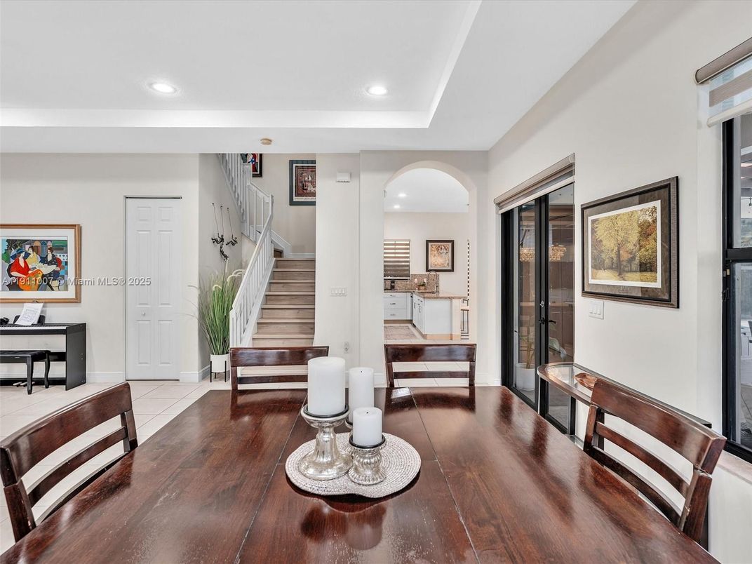 Dining room, Interior, Recessed Lighting