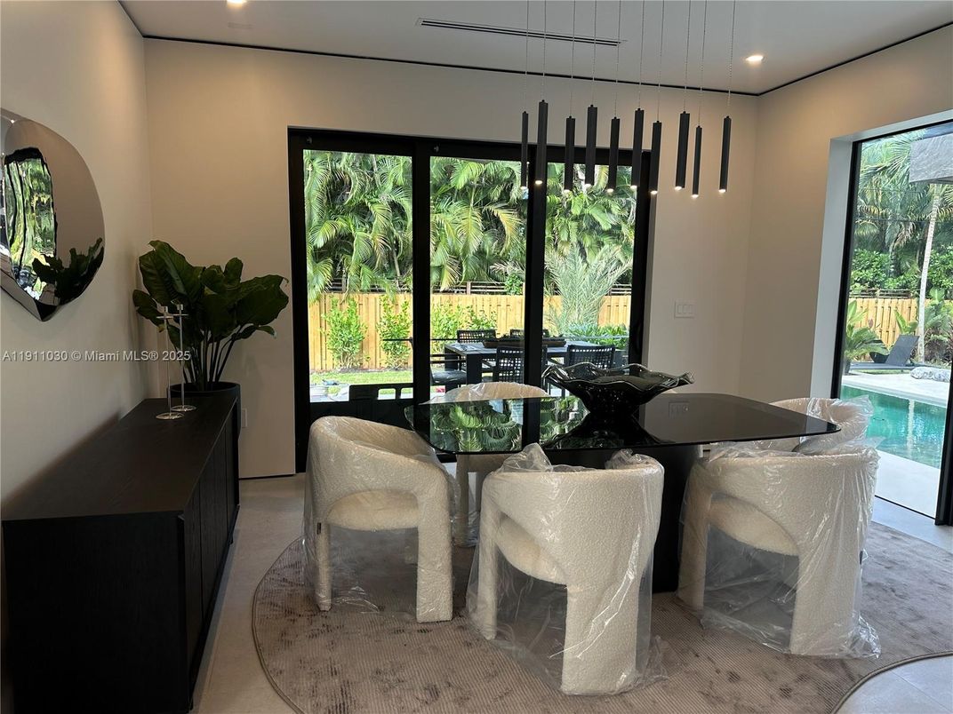 Dining room, Interior, Pendant Lights, Recessed Lighting