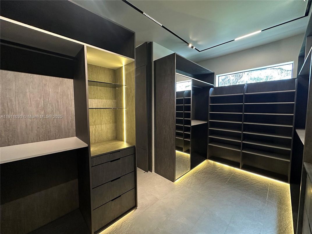 Interior, Walk-in Closets