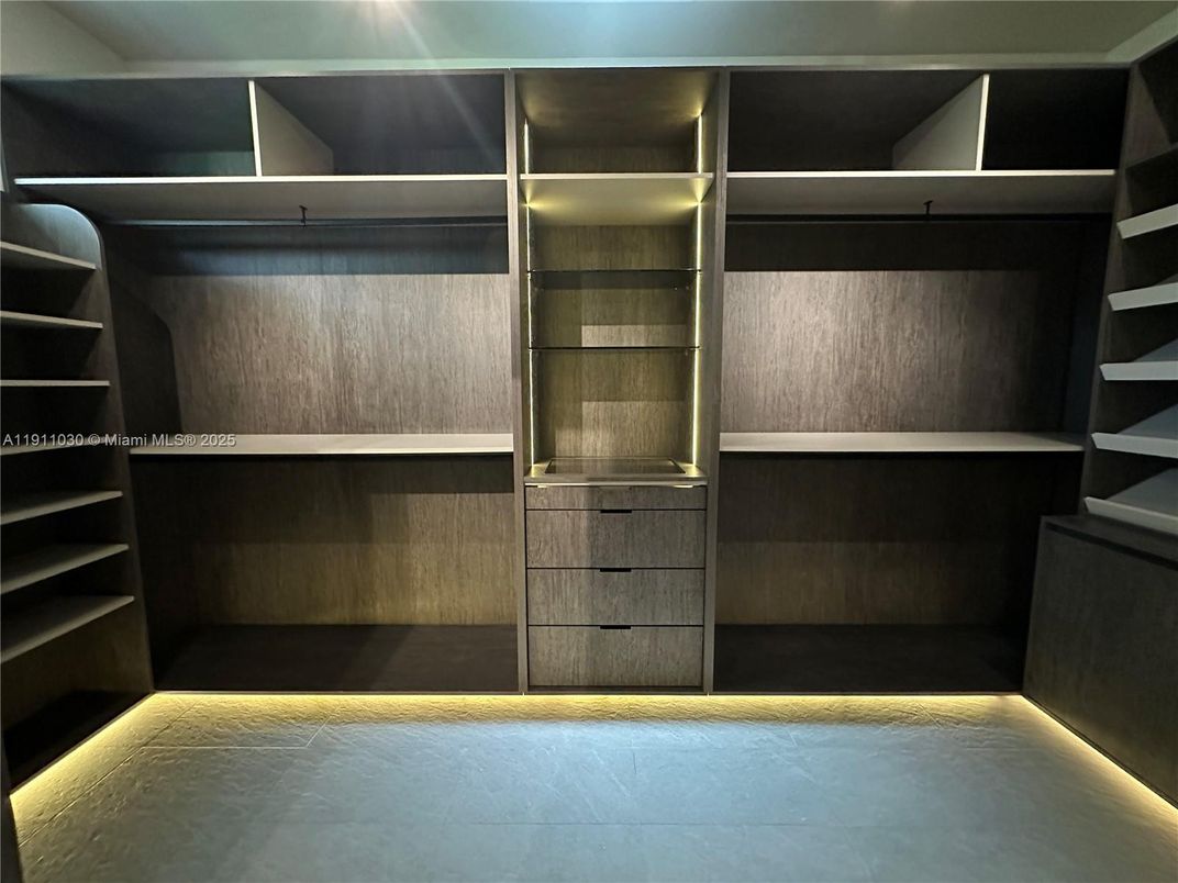 Interior, Walk-in Closets