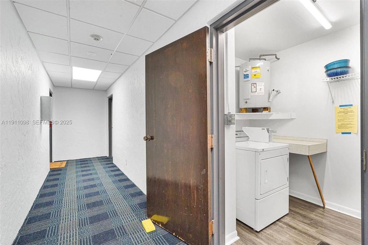 Interior, Utility Closets, Washer, Wood Texture Flooring