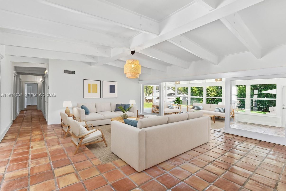 Interior, Living room, Pendant Lights