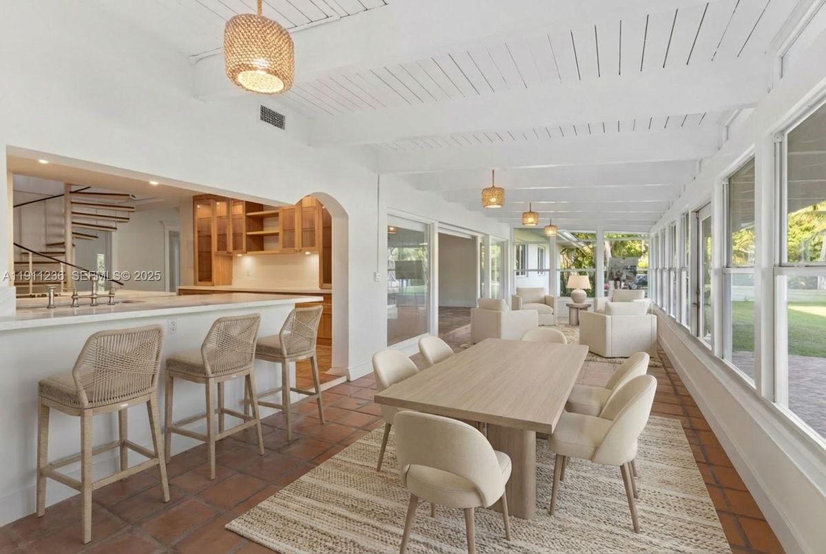 Dining room, Interior, Kitchen, Pendant Lights, Recessed Lighting, Stainless Steel Appliances