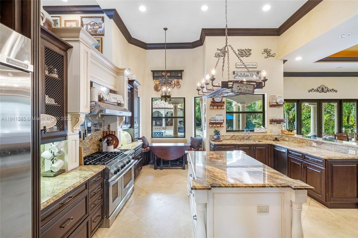 Dining room, Interior, Kitchen, Pendant Lights, Recessed Lighting, Stainless Steel Appliances