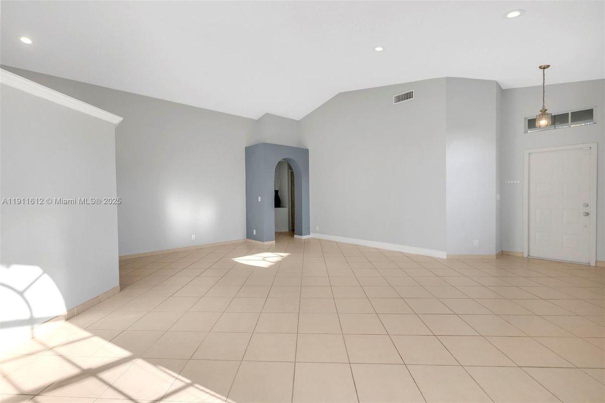 Empty room, Interior, Pendant Lights, Recessed Lighting