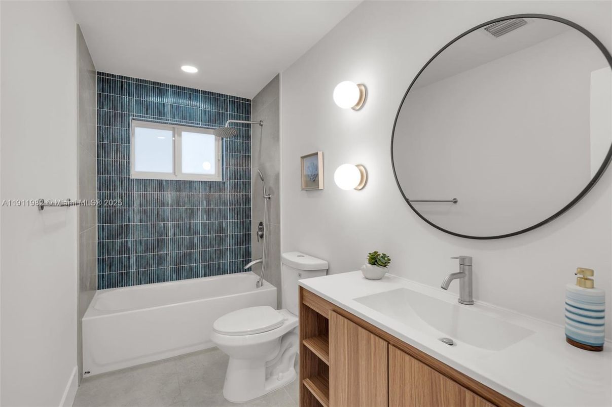 Bathroom, Interior, Recessed Lighting