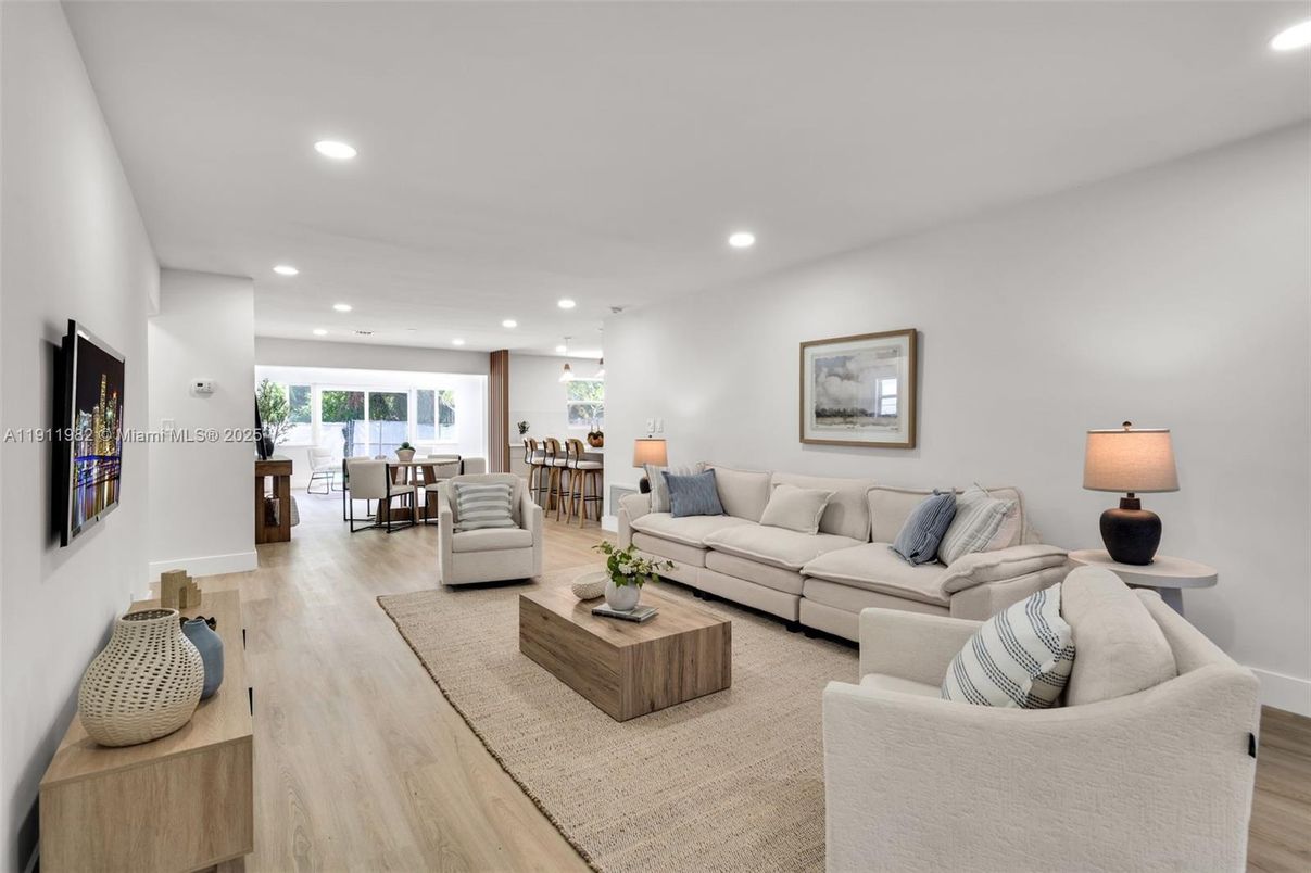 Dining room, Interior, Living room, Pendant Lights, Recessed Lighting, Wood Texture Flooring
