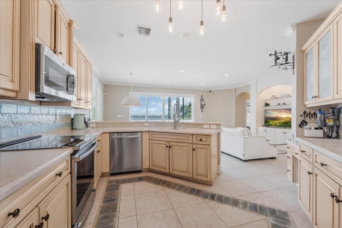 Interior, Kitchen, Pendant Lights, Recessed Lighting, Stainless Steel Appliances