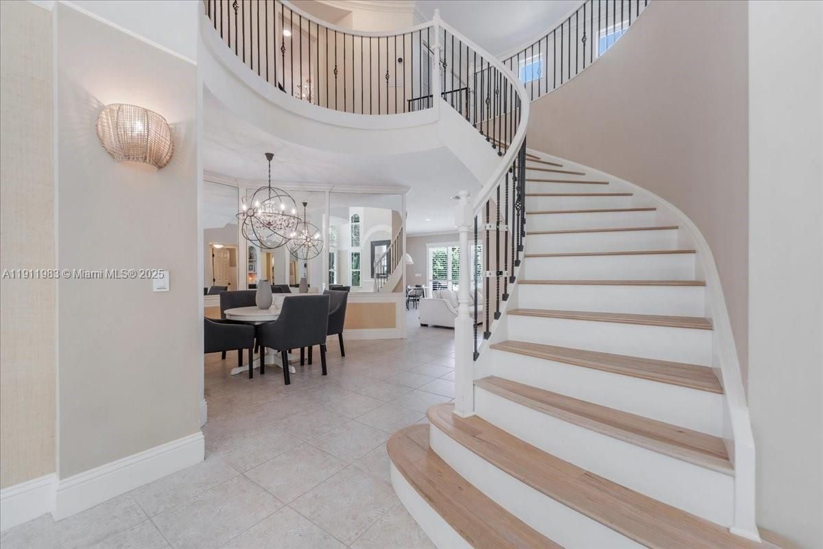 Chandelier, Dining room, Interior