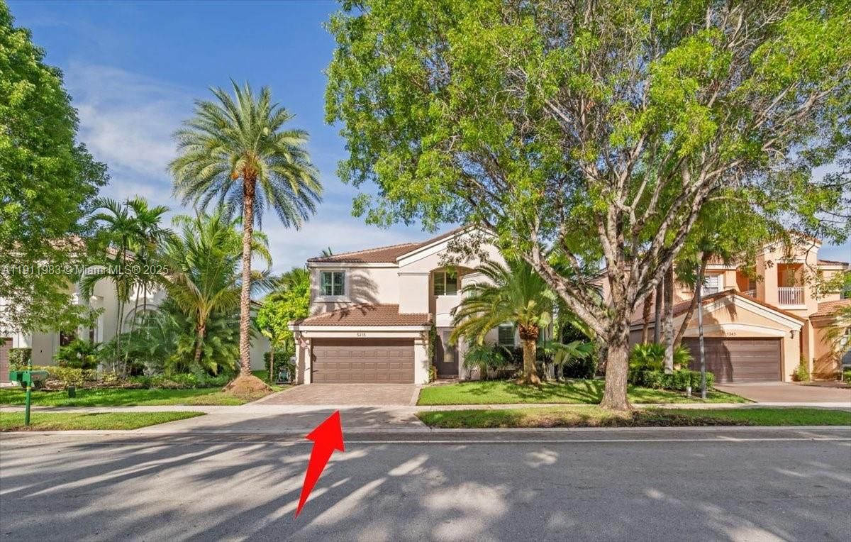 Attached, Exterior, Facade, Mediterranean