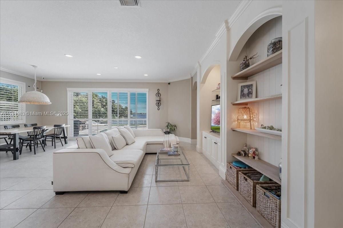 Dining room, Interior, Living room, Pendant Lights, Recessed Lighting