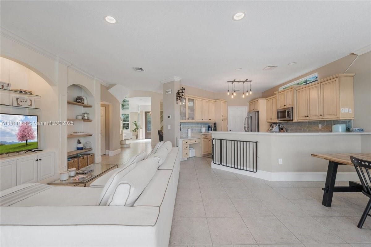 Interior, Kitchen, Living room, Recessed Lighting, Stainless Steel Appliances