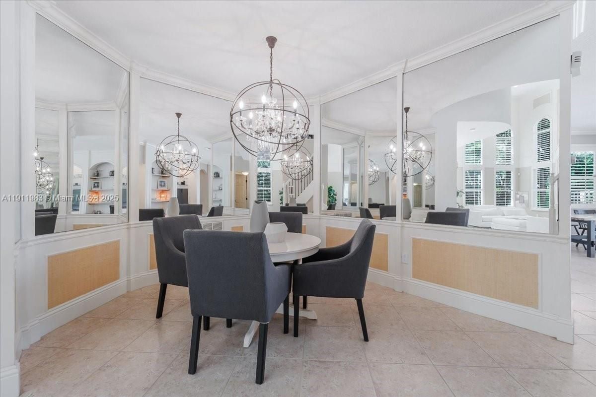 Chandelier, Dining room, Interior, Pendant Lights