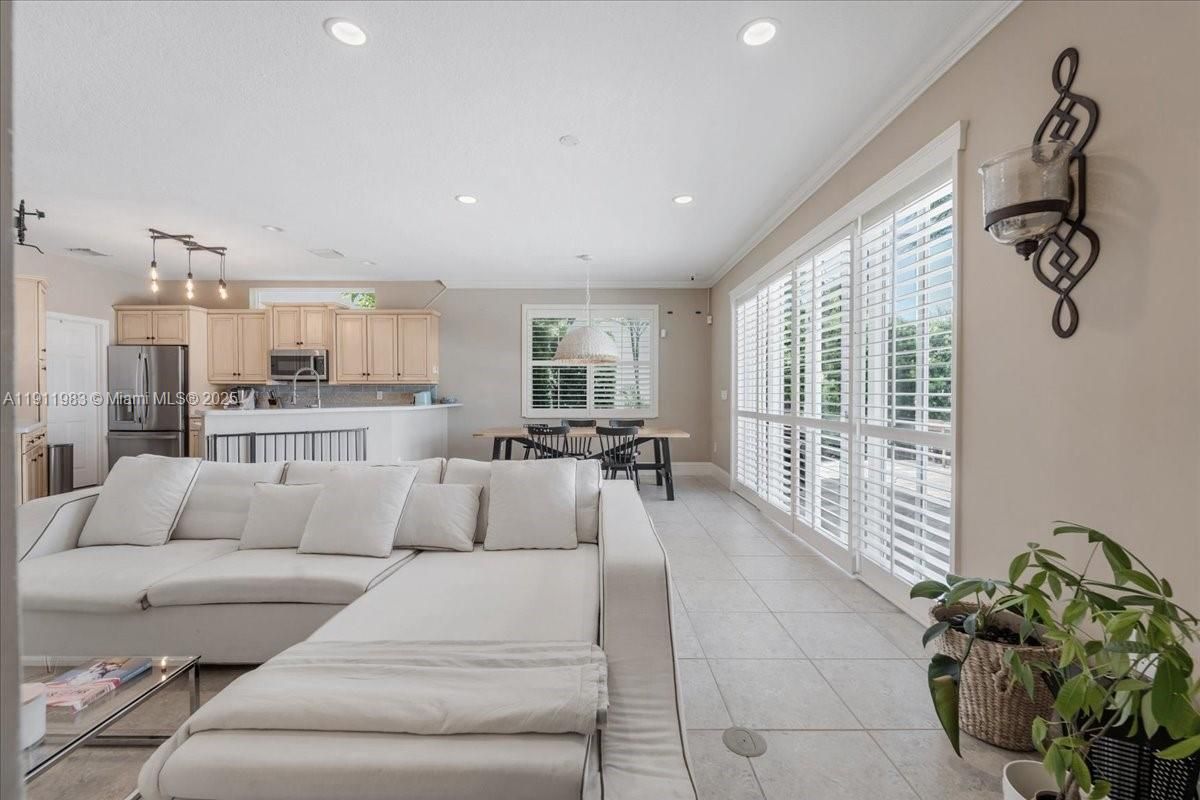Dining room, Interior, Kitchen, Living room, Pendant Lights, Recessed Lighting, Stainless Steel Appliances