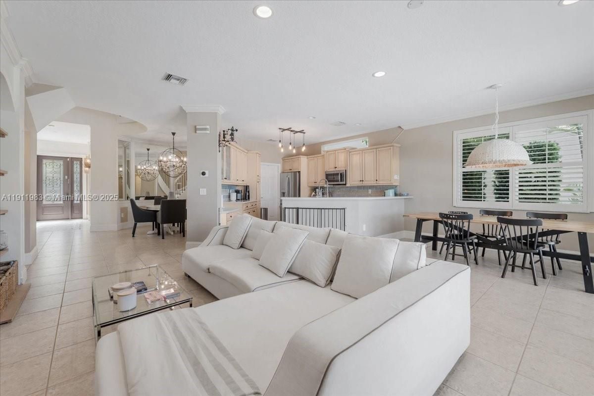 Chandelier, Dining room, Interior, Kitchen, Living room, Pendant Lights, Recessed Lighting