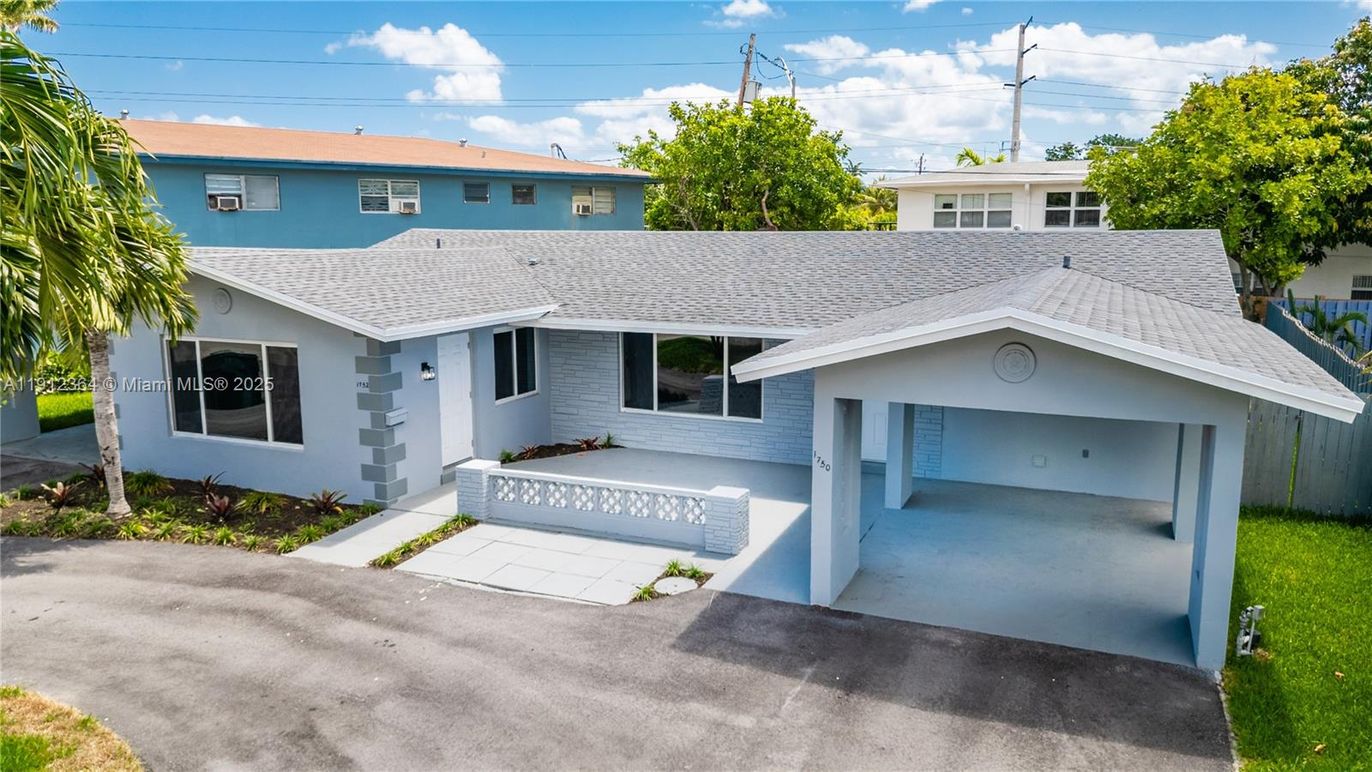 Attached, Exterior, Facade, Ranch