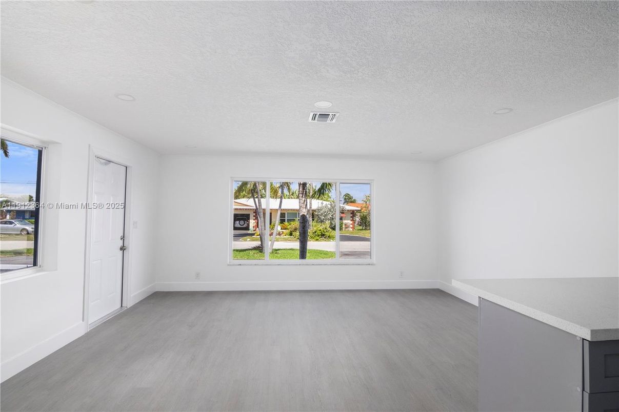 Empty room, Interior, Recessed Lighting